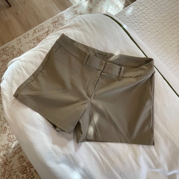 NWOT Nike Golf Shorts - Khaki - Picture 2 of 3
